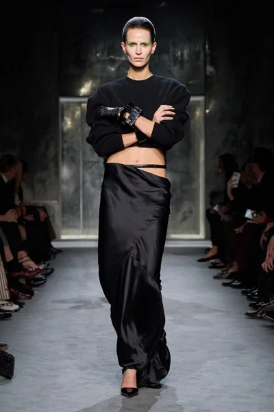 Look 12